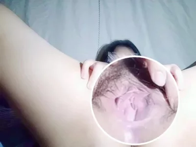 仔细看看楚楚小穴的每个角落