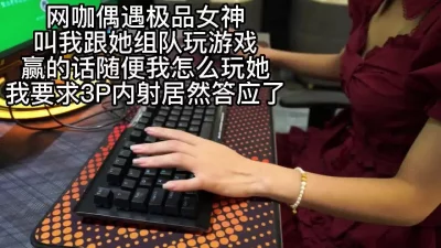 想不到如此淫荡饥渴！无套3P轮流内射大学生骚逼18次